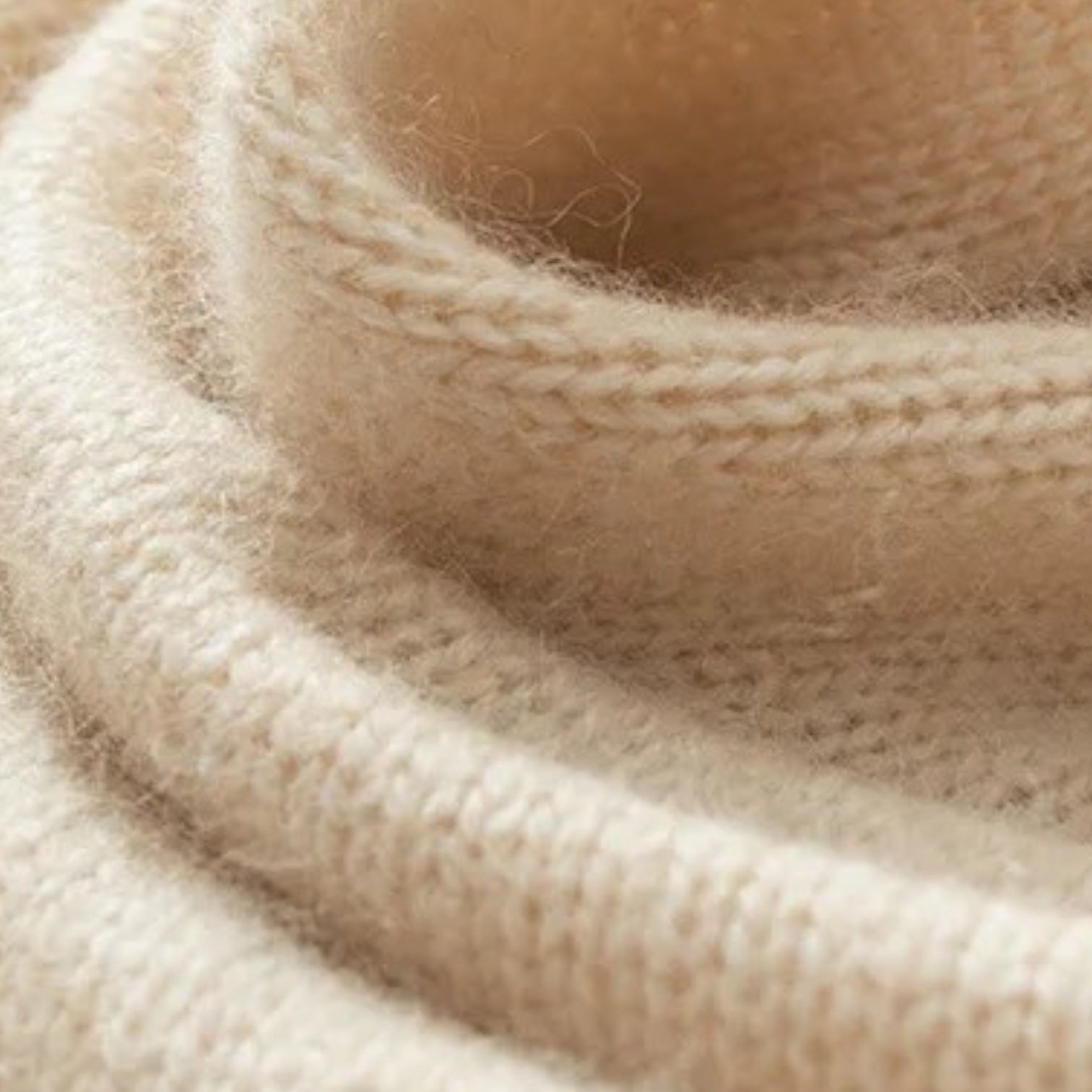 Cashmere Turtleneck Sweater for Women | Classy Design | Warm and Stylish Knitwear for Casual or Office Wear