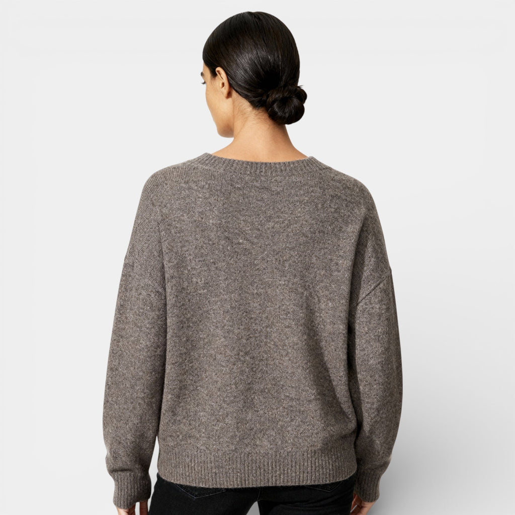 Relaxed V-Neck Knit Sweater for Women - Soft, Comfortable Knitwear for Casual Wear and Everyday Style