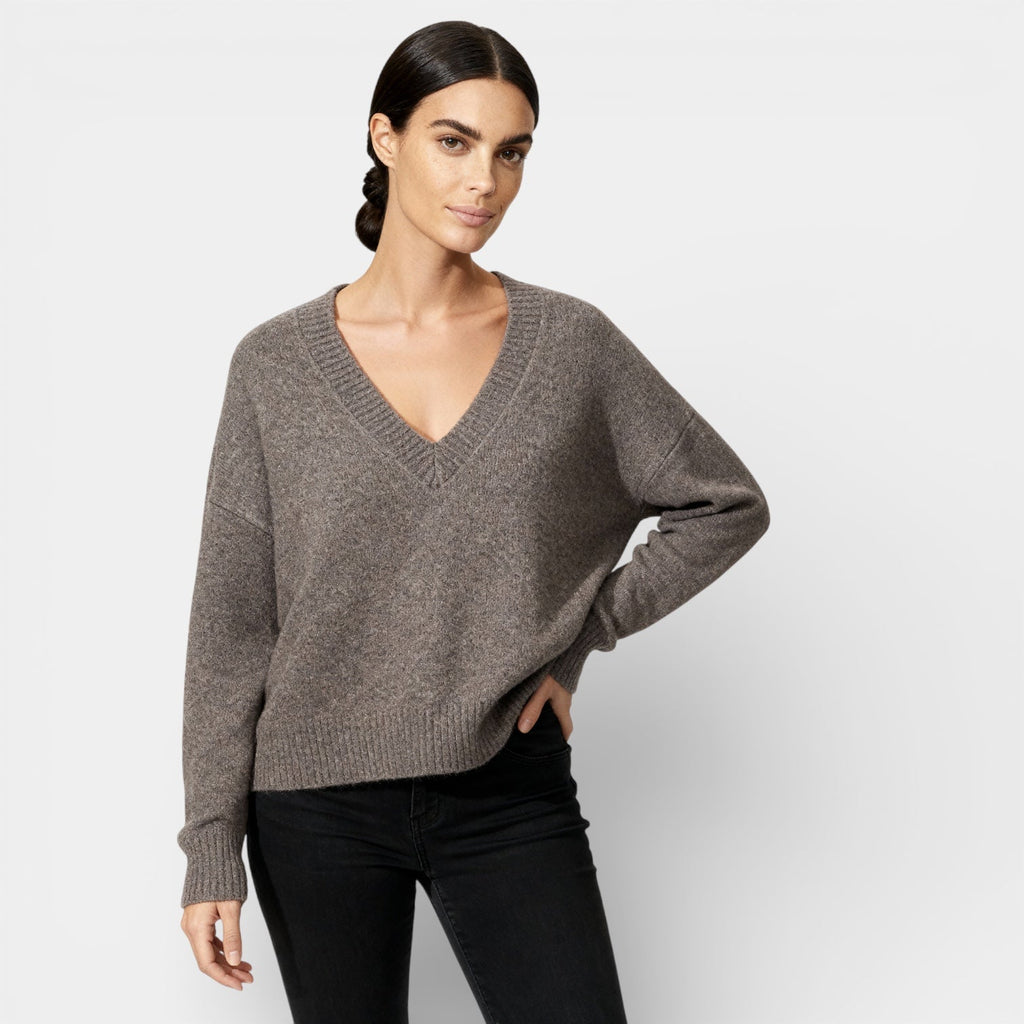Relaxed V-Neck Knit Sweater for Women - Soft, Comfortable Knitwear for Casual Wear and Everyday Style