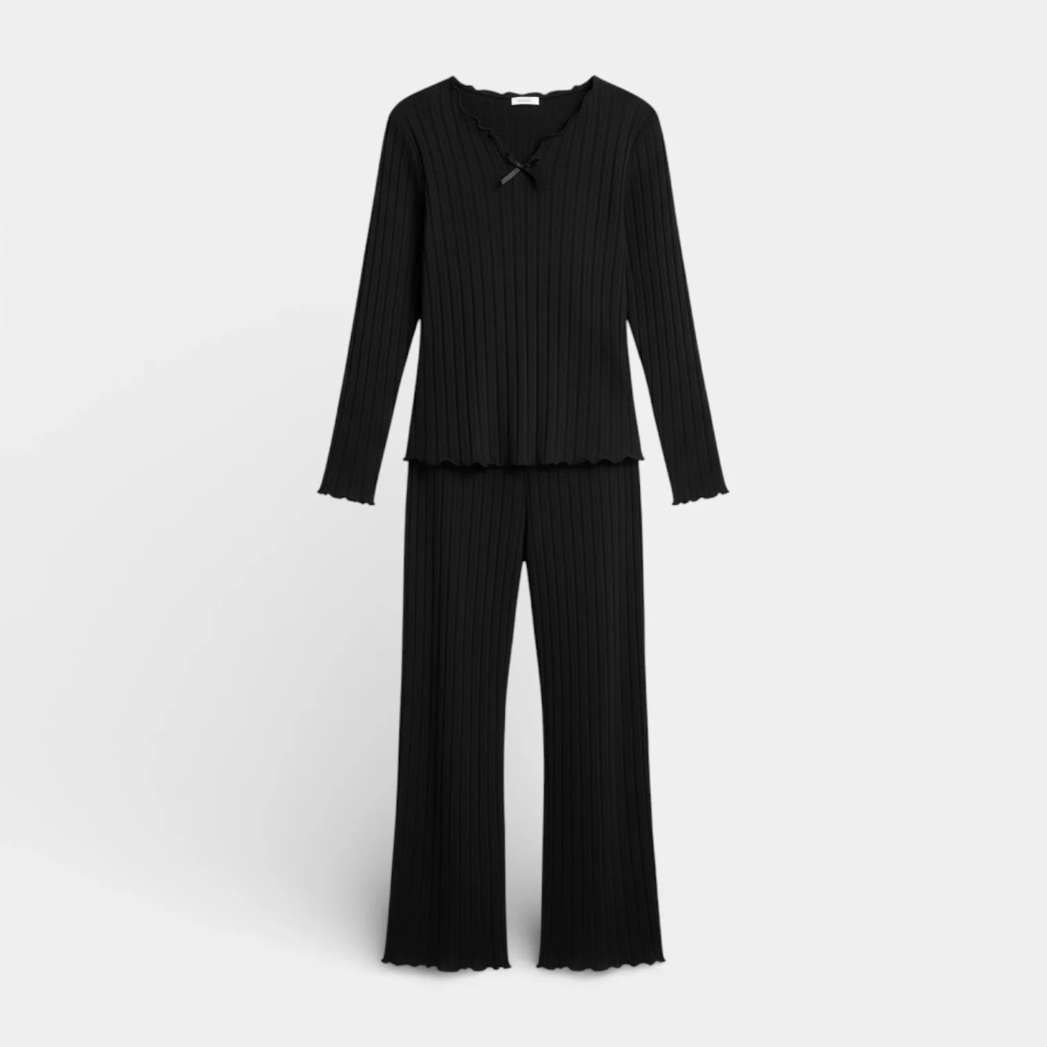 Ribbed Knit Long Sleeve Women's Pajama Set with Lettuce Trim for Comfortable Sleepwear and Relaxation